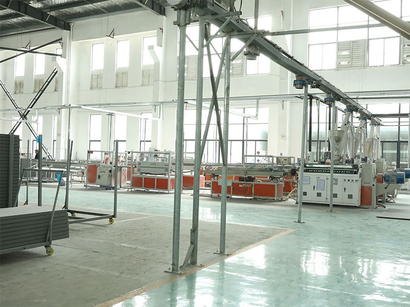 PVC线槽工厂实拍.jpg